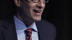 Рейнхарт и Рогоф защитават тезата за зависимостта между дълговто бреме и растежа