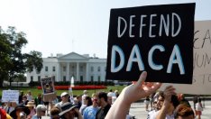 Тръмп прекратява програма, защитаваща 800 000 младежи без документи