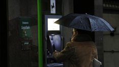 Великобритания намали участието си в Lloyds до 13%