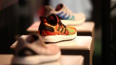 Adidas очаква по-слаби продажби за 2019 г. заради проблеми с доставките