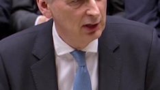 Хамънд предлага по-високи разходи и по-ниски данъци при Brexit със сделка