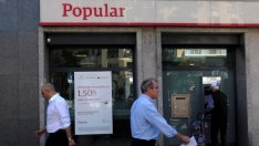 Испанската Santander купува затруднения си конкурент Banco Popular