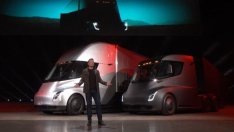 Ограничените доставки на компоненти помрачават производството на камиона на Tesla