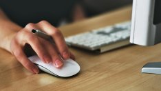 Google: Служителите могат да спестят 122 часа годишно с AI за административни задачи