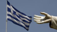 Гръцката централна банка иска яснота за живота след заемите