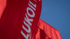 Carlyle, Holding и консорциумът Chevron-Quantum са в надпревара за активите на "Лукойл"