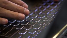 Унгарското правителство е шпионирало най-малко 100 души с програмата Pegasus