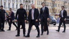 Русия поднови масираните удари срещу Киев след напускането на американските пратеници