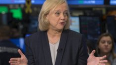 Възнаграждението на директора на HP спадна с 13% през 2015 г.