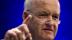 Отхвърленият от баща си основател на dm