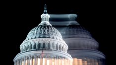 Дълговата тежест насочва икономическото бъдеще на САЩ и Европа