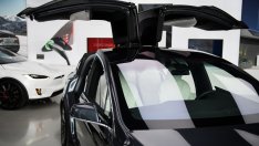Tesla актуализира софтуера на 1,1 млн. автомобила в САЩ заради проблем с прозорците