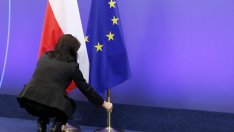 Полша се размина с второ понижение на кредитния рейтинг в своята история