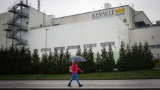 Renault преразглежда цените си в света след отстъпките при Tesla