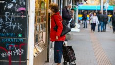 Почти 40% от българите трудно свързват двата края