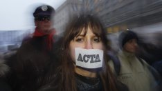 Полша спира ратифицирането на ACTA след масовите протести 