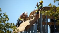 Строителството на нови жилища в САЩ се свива през март до 4-месечно дъно