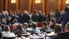 НС осъди в декларация полицейското насилие срещу протестиращи граждани 