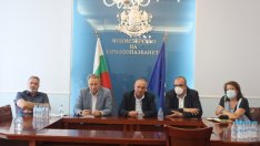 Да не спират плановите операции в пандемията препоръча здравният министър