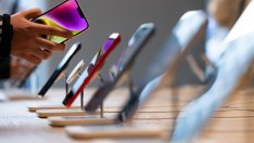 Приходите на Apple падат за второ поредно тримесечие, но надминаха очакванията