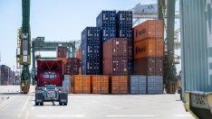 Търговският дефицит на САЩ се свива до най-ниското си ниво от 2023 г.