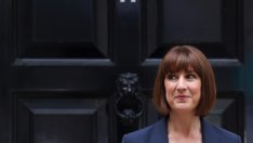 Фискалната реалност усложнява плановете на лейбъристите относно електромобилите