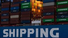 Търговският дефицит на САЩ се е свил изненадващо през ноември