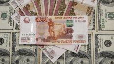 Свободното падане на рублата продължава 