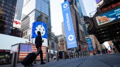 Най-добрият месец за биткойна от 2020 г. носи повишения и на криптоакциите