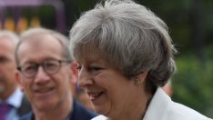 Консервативната партия остава най-голямата в британския парламент, но губи места