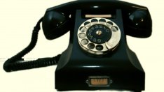 Графика на деня: Стационарните телефони са изчезващ вид