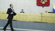 Медведев: Руската икономика се е свила с 2% през последното тримесечие