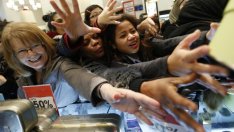 Може ли да ни измамят с промоциите по празниците?