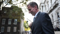 Хънт изключва възможността Великобритания да се отклони от търговската сделка с ЕС след Brexit