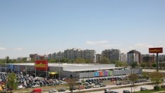 bauMax започва борба за оцеляването си