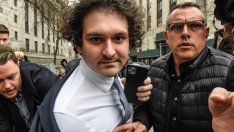 Банкман-Фрийд се опитва да се спаси от призовка по делото на Voyager