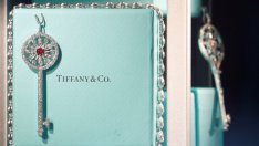 Търсенето в Китай стимулира коледните продажби на Tiffany
