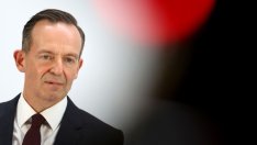 Германия включва и хибридите в целта си за електрическата мобилност