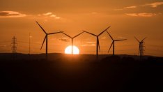 Силният вятър в Европа започва да успокоява цените на тока