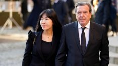 Бившият германски канцлер Шрьодер изненадващо пътува за Москва