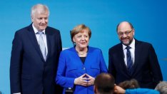 В. "Монд": В Германия Меркел и Шулц се опитват да направят от старото ново