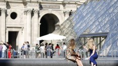 Париж съживява туризма с паметници, гастрономия и нощни забавления