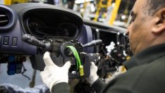 Заводът на Opel в Айзенах възобновява производството след тримесечна пауза