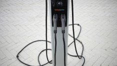Проблемът с неработещите зарядни станции в САЩ все още няма решение
