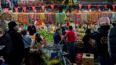 Надеждите за дълга на развиващите се пазари се изпаряват заради силния долар и митата