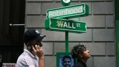 Компанията майка на Google намалява дела си в Robinhood с 90%