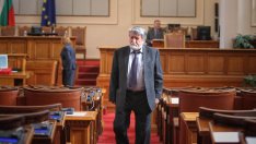 На третия ден от старта си 48-ото НС избра Вежди Рашидов за председател