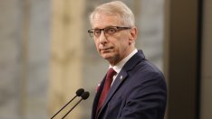 Премиерът Николай Денков депозира оставката си в парламента