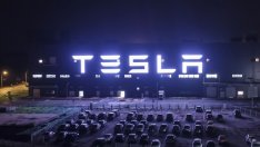 Анализатор: Акциите на Tesla може да поскъпнат с близо 30% през 2022 г.