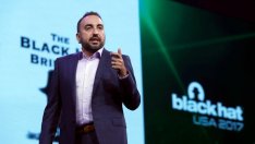 Бивш мениджър на Facebook: Да назначим Брад Смит за шеф